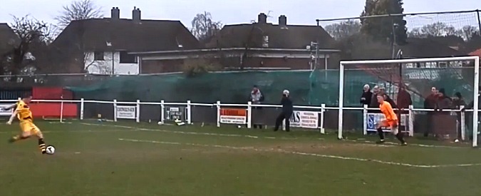 Copertina di L’imperdibile colpo di testa del portiere. Manca la presa su rigore: a farne le spese è il palo