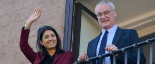 Copertina di Raggi premia Claudio Ranieri con la “Lupa capitolina”. De Vito: “M5s non rischia esonero, saldi su panchina Roma”