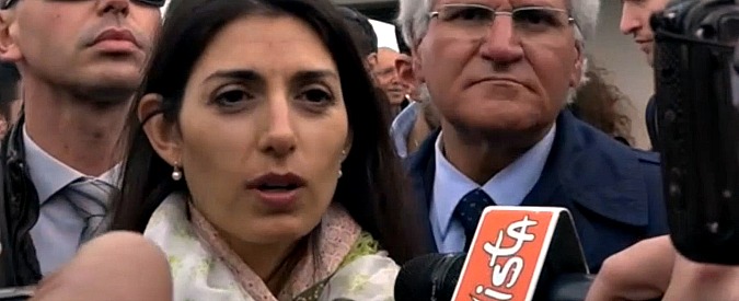 Copertina di Raggi, servizio delle Iene su irregolarità firme. Così la sindaca respinge le accuse davanti alle telecamere