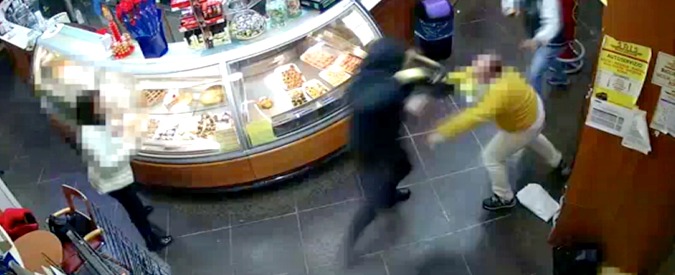 Copertina di Barista vs rapinatore, che esplode due colpi di pistola. Ma il titolare non si arrende e si lancia all’inseguimento