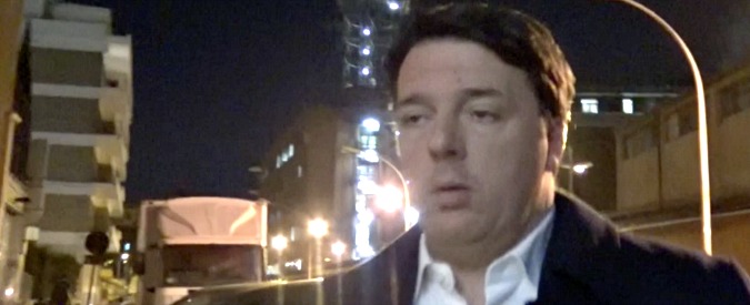 Copertina di Renzi arriva a La7 per rispondere alla Gruber mentre il padre risponde ai pm. Ingresso evitando le domande