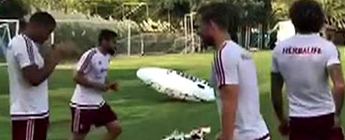 Copertina di Rincón, tiro impossibile per il centrocampista della Juve. La traiettoria del venezuelano è spettacolare