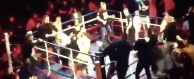 Copertina di Mega rissa all’incontro di MMA. Sale sul ring e aggredisce uno degli atleti: nell’arena si scatena l’inferno