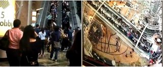 Copertina di La scala mobile impazzisce all’improvviso e scatena il caos: 17 feriti al centro commerciale