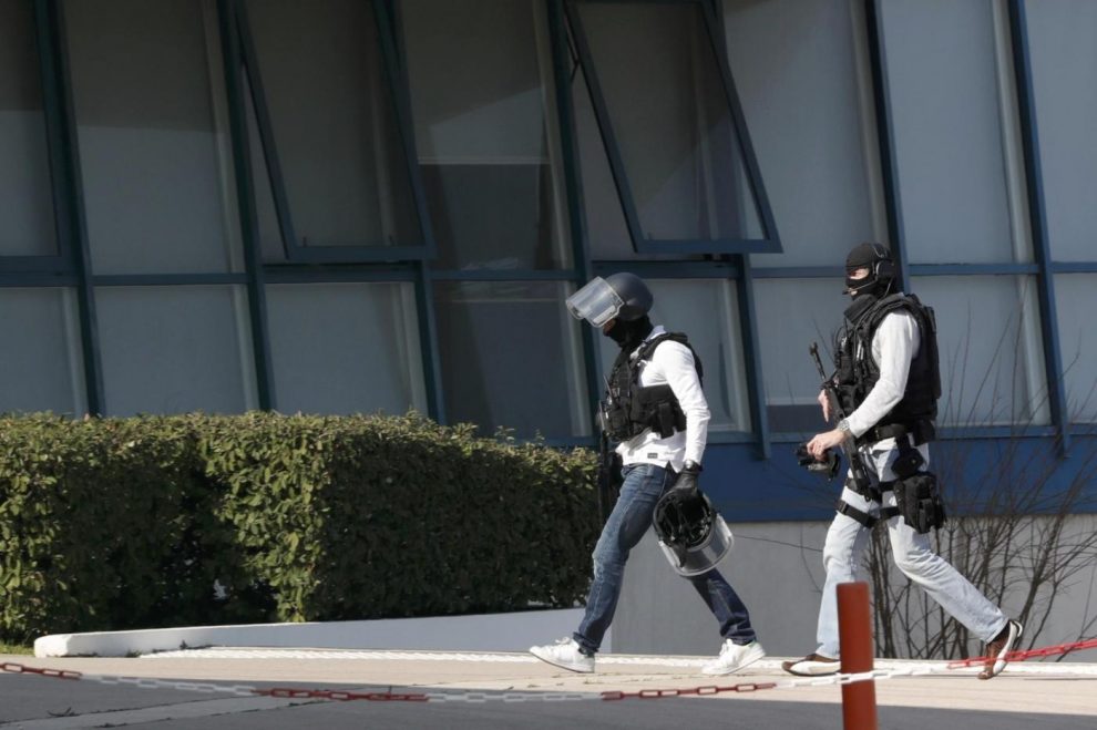 Francia, sparatoria in un liceo a Grasse