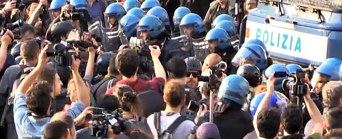 Copertina di Roma, tensione alla manifestazione Eurostop. Polizia blocca i manifestanti