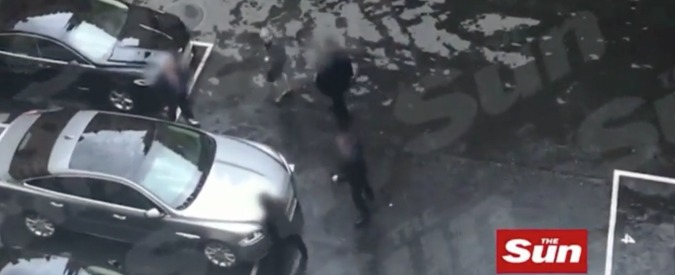 Copertina di Attentato Londra, video esclusivo del Sun. Theresa May allontanata da Westminster