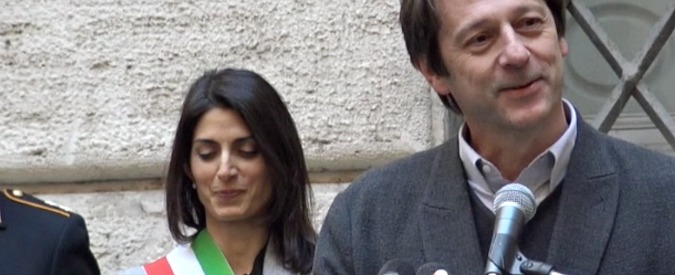 Copertina di Raggi e il discorso per i Trattati di Roma, la sindaca ride mentre il vice attacca la Rai: “Quel curioso oscuramento…”