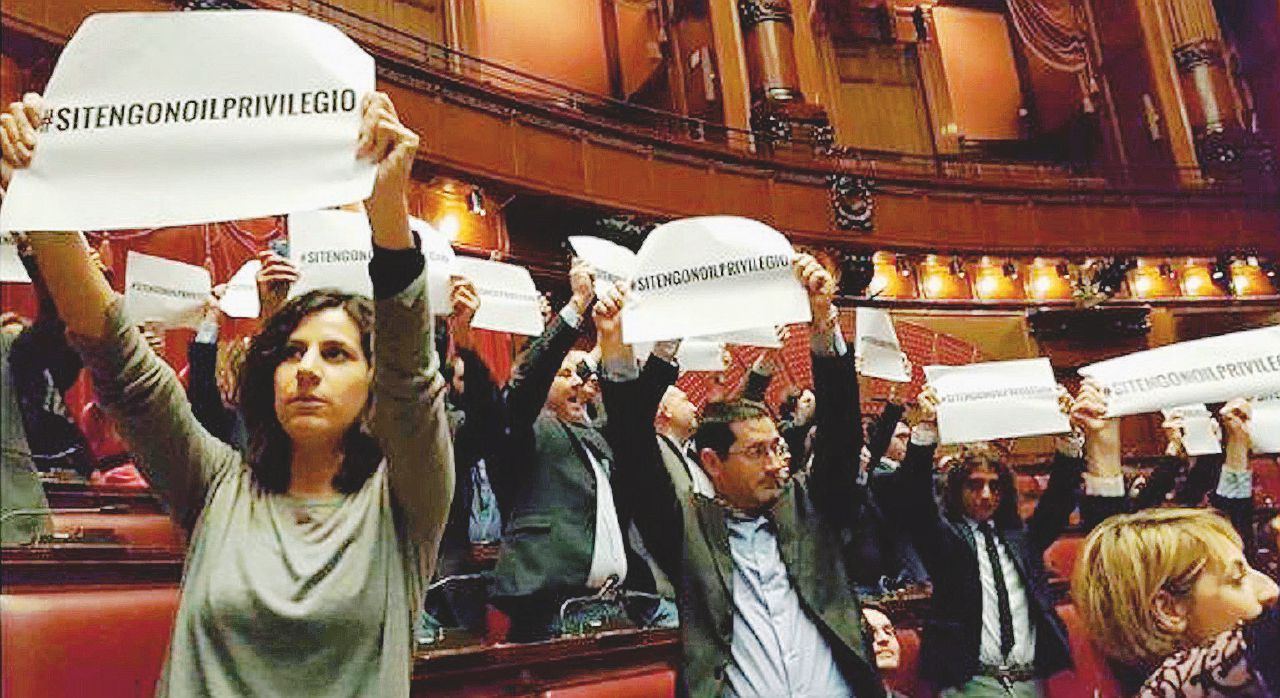 Vitalizi, furbata Pd: restano col taglietto triennale ai “ricchi” Vitalizi, furbata Pd: restano col taglietto triennale ai “ricchi”