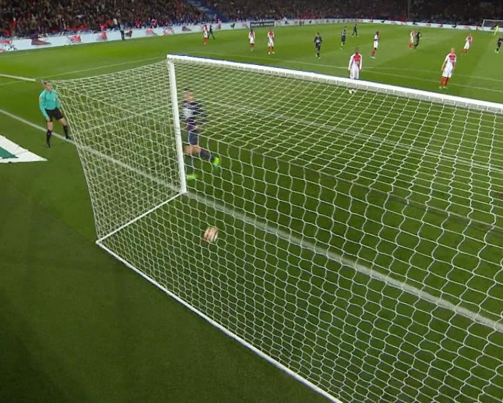 Copertina di Calcio, De Sanctis: che papera contro il Psg!