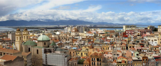 Copertina di Cagliari, metropolitane a zig-zag e logge: giovedì in edicola sul Fatto torna ‘A casa vostra’