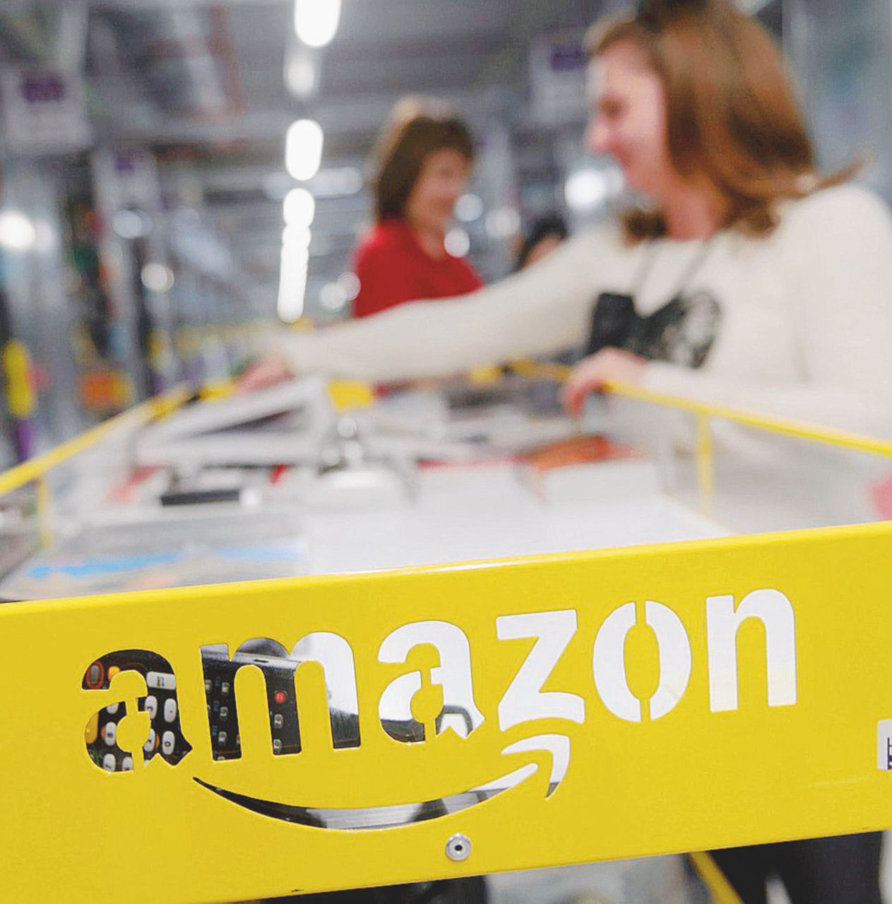 I magazzini - In Italia Amazon è a Castel San Giovanni e a Fara Sabina - Ansa Amazon e gli altri. I big del digitale alla resa dei conti