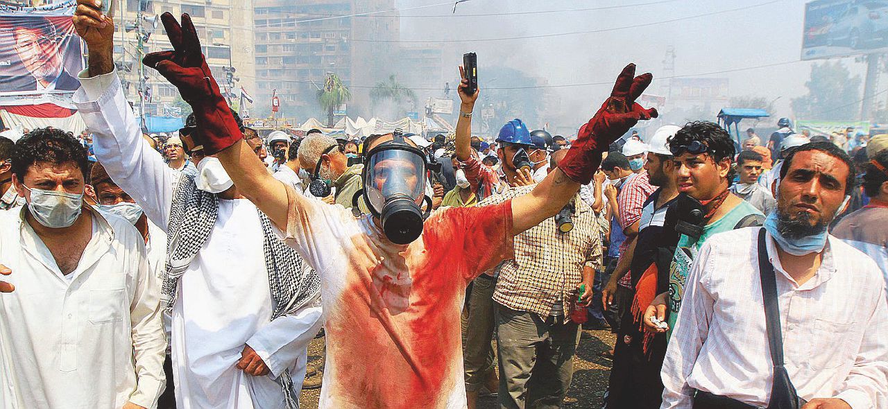Scontri in piazza Rabaa - LaPresse “Scattare foto non è reato, ma mio fratello marcisce in prigione”