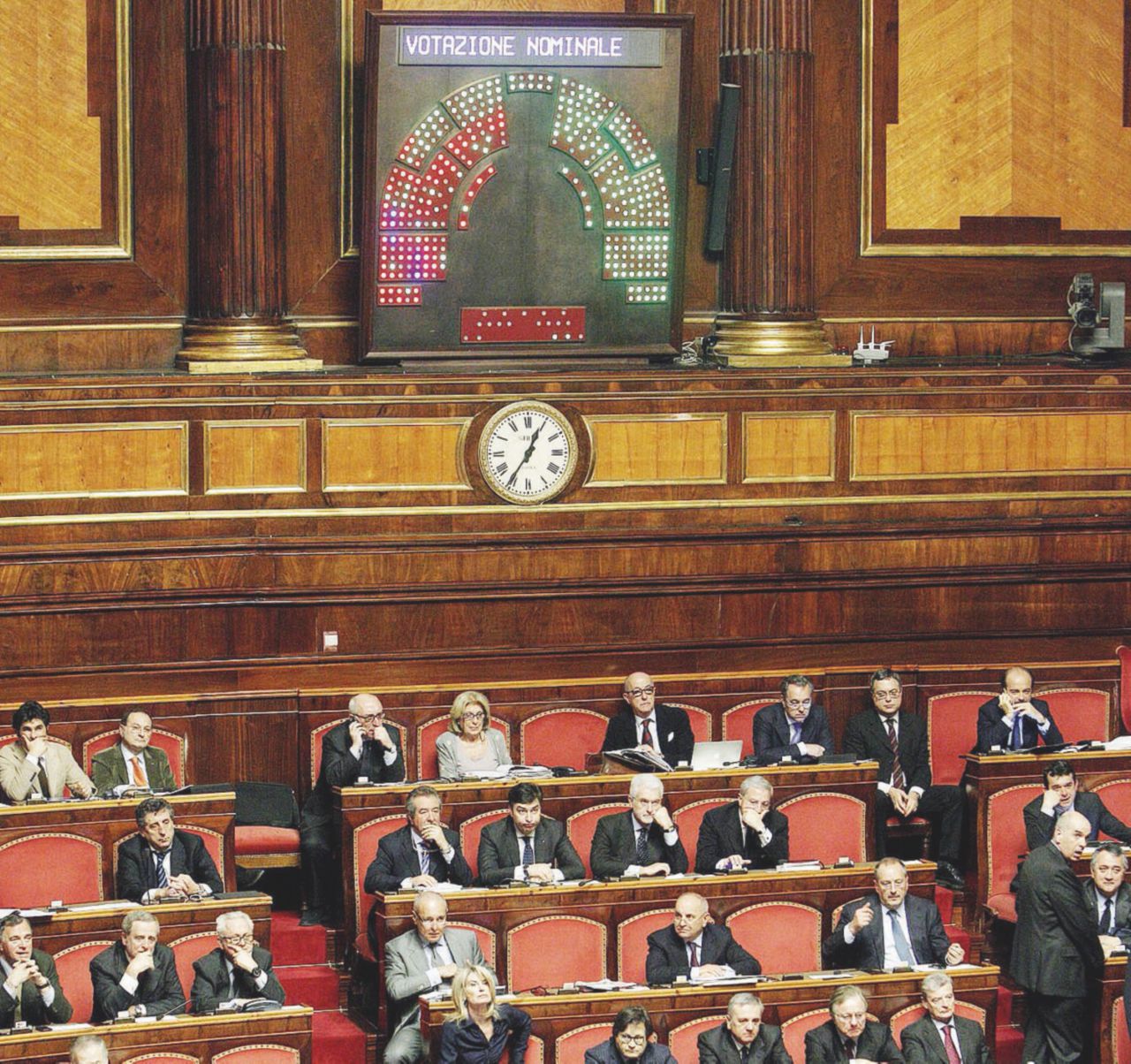 L’Aula del Senato, per Renzi, può essere il luogo dell’incidente che ci porterà al voto - Ansa Anche la “rossa” Swg cede: il Movimento sorpassa il Pd