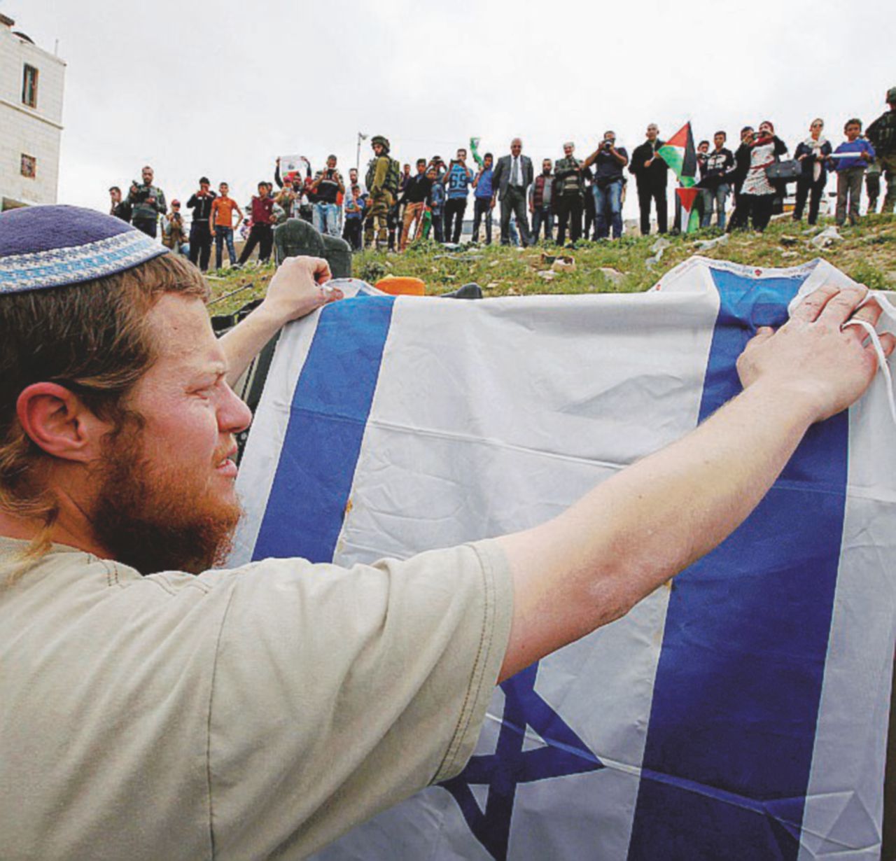 Manifestazione dei coloni di Kiryat Arba ( Hebron) in Cisgiordania - Ansa Nuovi coloni, il senso di Bibi per la Cisgiordania