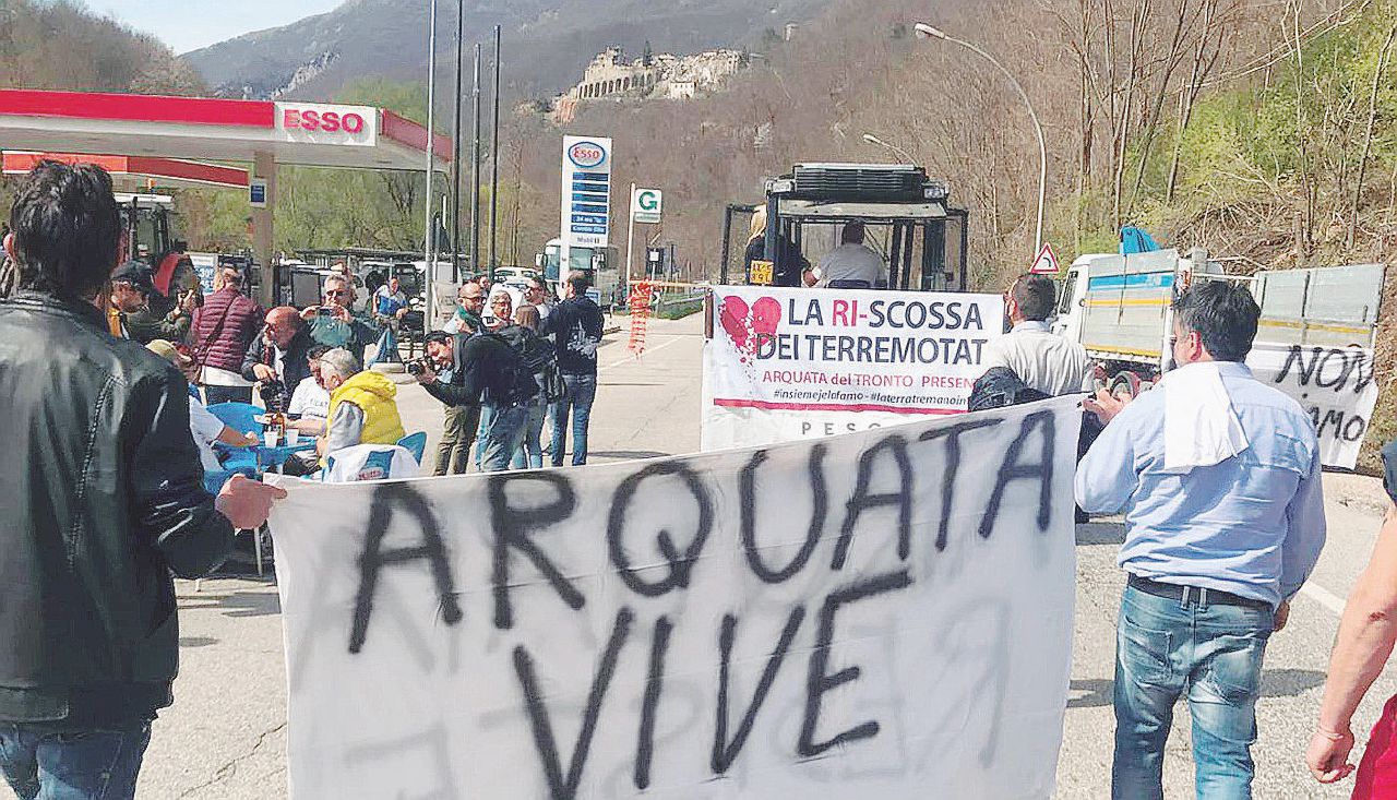 Terremotati nelle strade: bloccata per ore la Salaria Terremotati nelle strade: bloccata per ore la Salaria