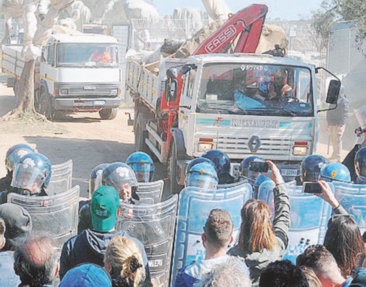 - Protesta a Melendugno (Lecce) - Ansa Tap, proteste e “soldi sporchi”. Quell’affare che piaceva a Tarantini