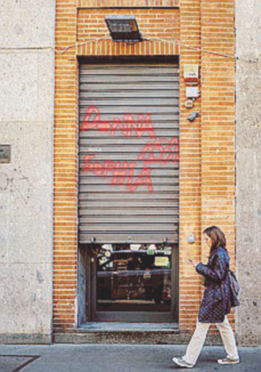 Copertina di Sigilli al ristorante “È la cassaforte della camorra a Milano”