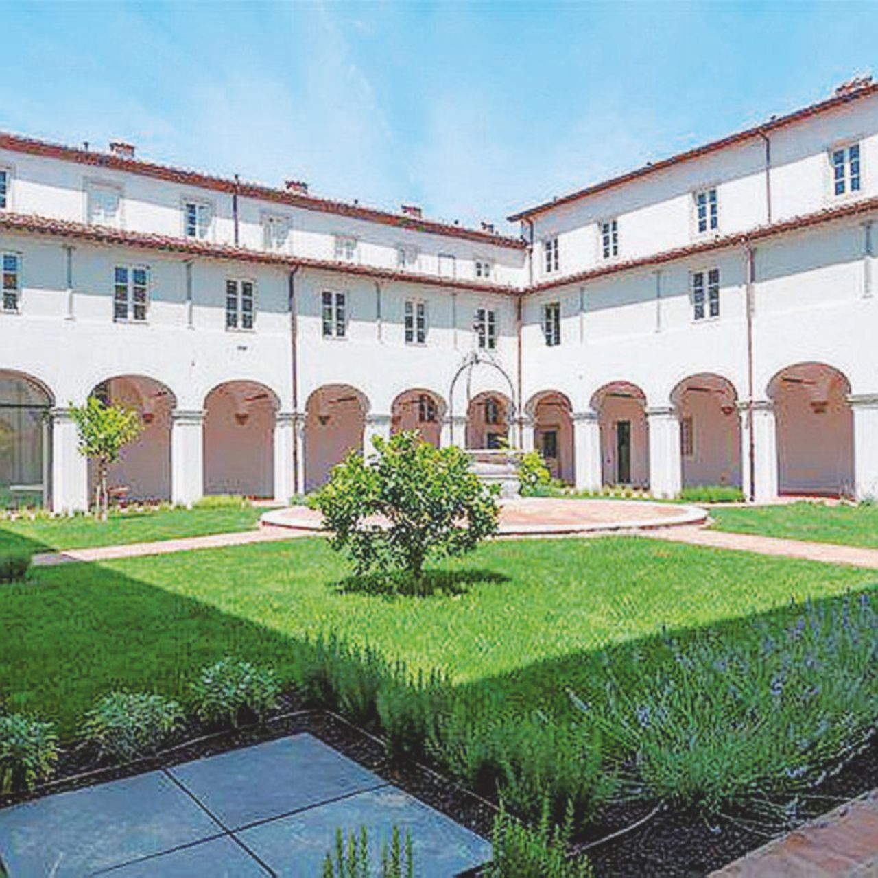 Tutti zitti - Il chiostro dove ha sede l’Imt di Lucca Imt, grande imbarazzo per lo scandalo Madia
