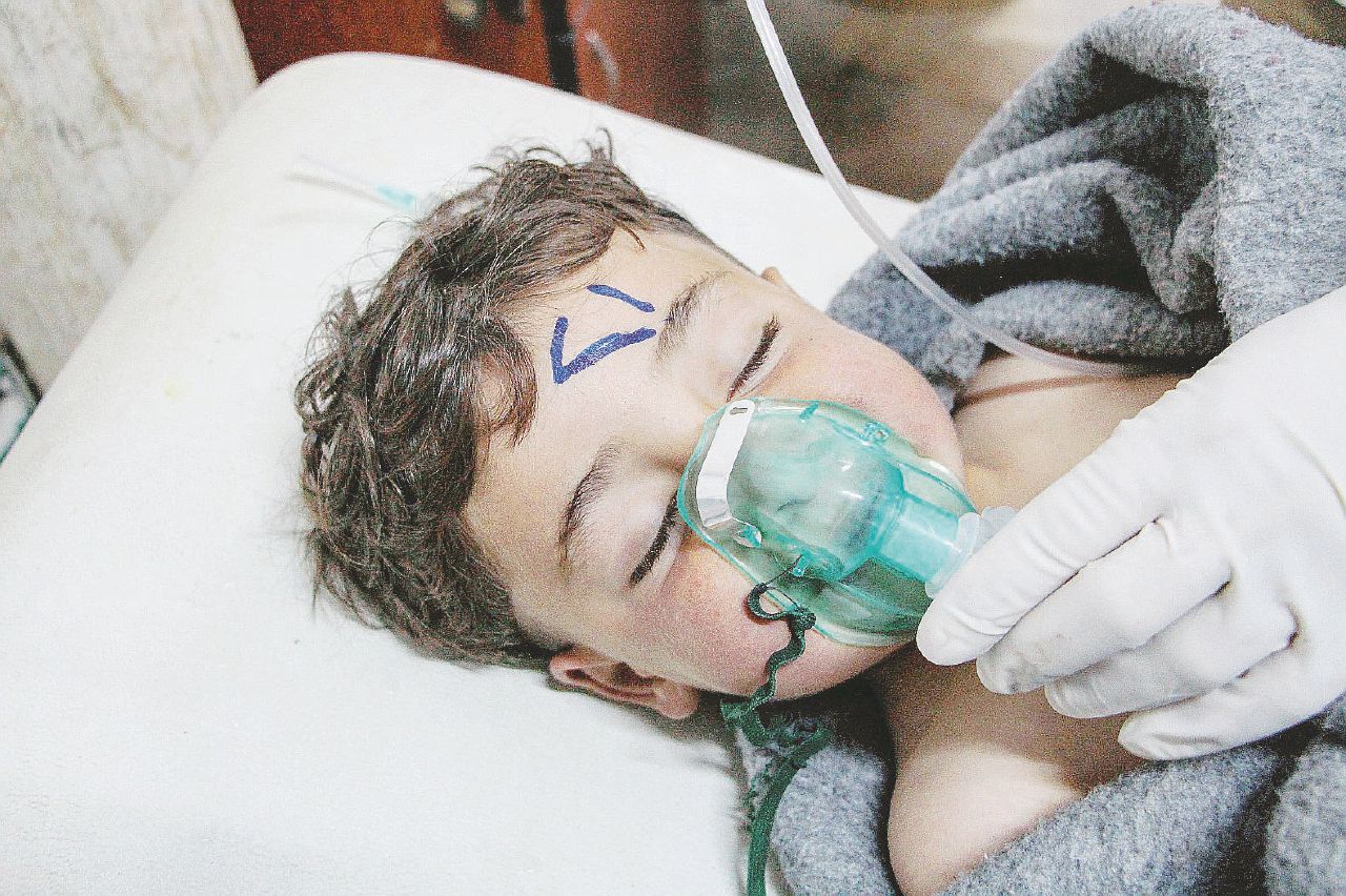 Sarin, il gas nervino di Assad intossica gli alleati anti-Isis Sarin, il gas nervino di Assad intossica gli alleati anti-Isis