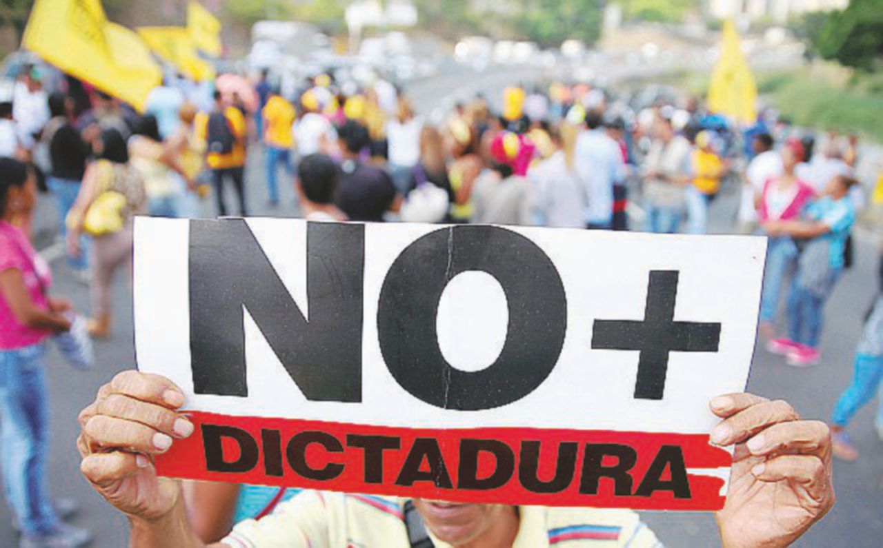 Piazza quotidiana - Manifestazione dell’opposizione a Caracas - Reuters La dittatura di Maduro nell’abisso finale