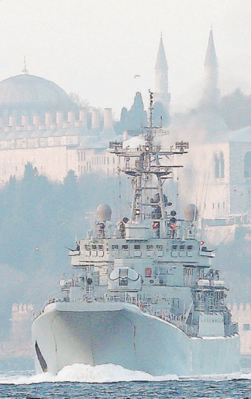 Una nave da guerra russa - Ansa Il Mediterraneo e la dottrina Putin: questa è cosa nostra