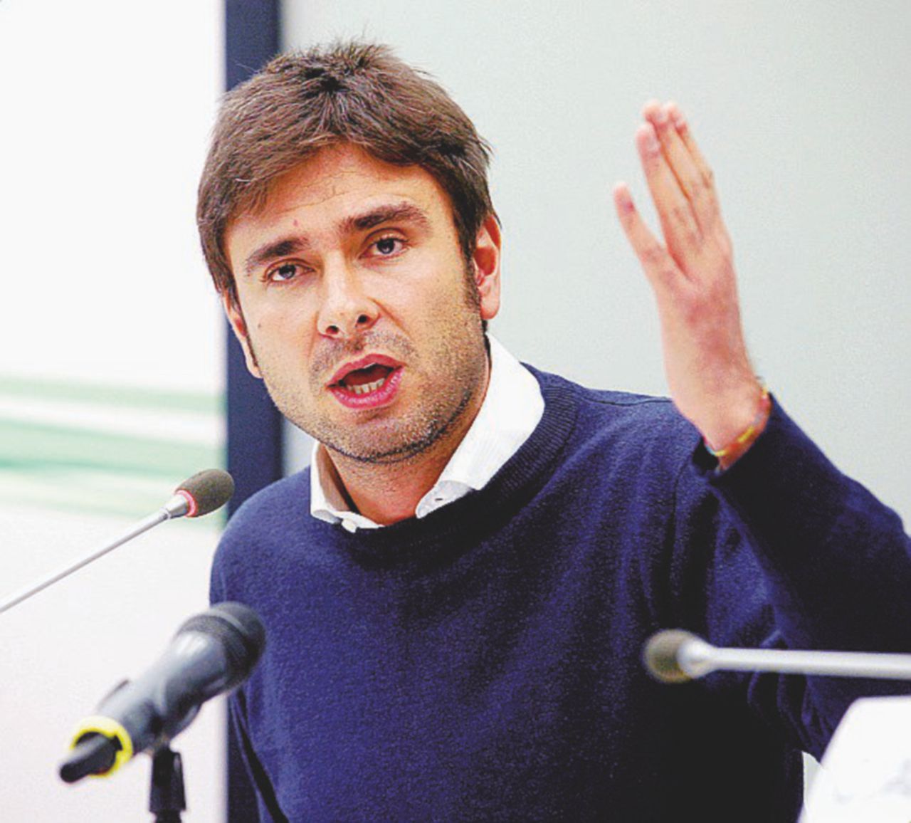 Deputato - L’onorevole Alessandro Di Battista, uno dei big del Movimento 5 stelle - Ansa Di Battista: “Gentiloni vassallo degli Stati Uniti”