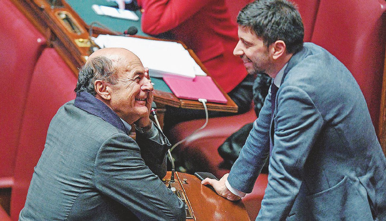 Copertina di Bersani & C. spaccati sui decreti sicurezza