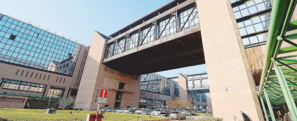 L’edificio - Il Palagiustizia di Torino è intitolato al procuratore Bruno Caccia, ucciso nel 1983: il processo è ancora in corso a Milano - Ansa - “Tangenti a Torino per il bar del tribunale”. Sette arresti: c’è un pregiudicato per mafia