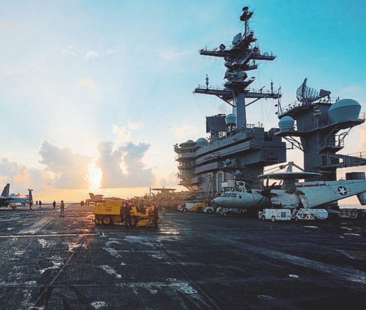 Squadra navale - La Carl Vinson verso la Corea - Ansa Trump e il bluff bellico globale