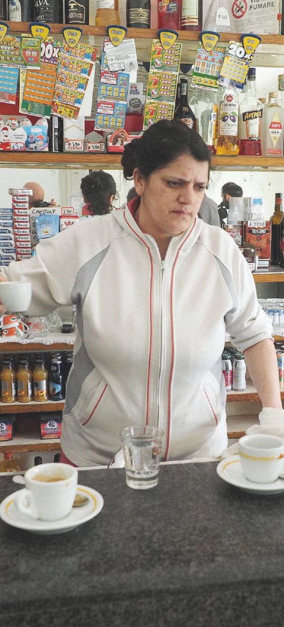 Il bar di Budrio - Maria Sirica, moglie di Fabbri - Ansa Chi è “turbato” può sparare: così il Pd insegue Salvini
