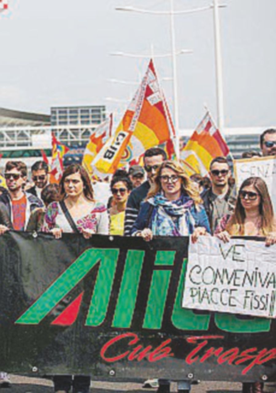 Alitalia, trattativa a oltranza per evitare il dissesto Alitalia, trattativa a oltranza per evitare il dissesto