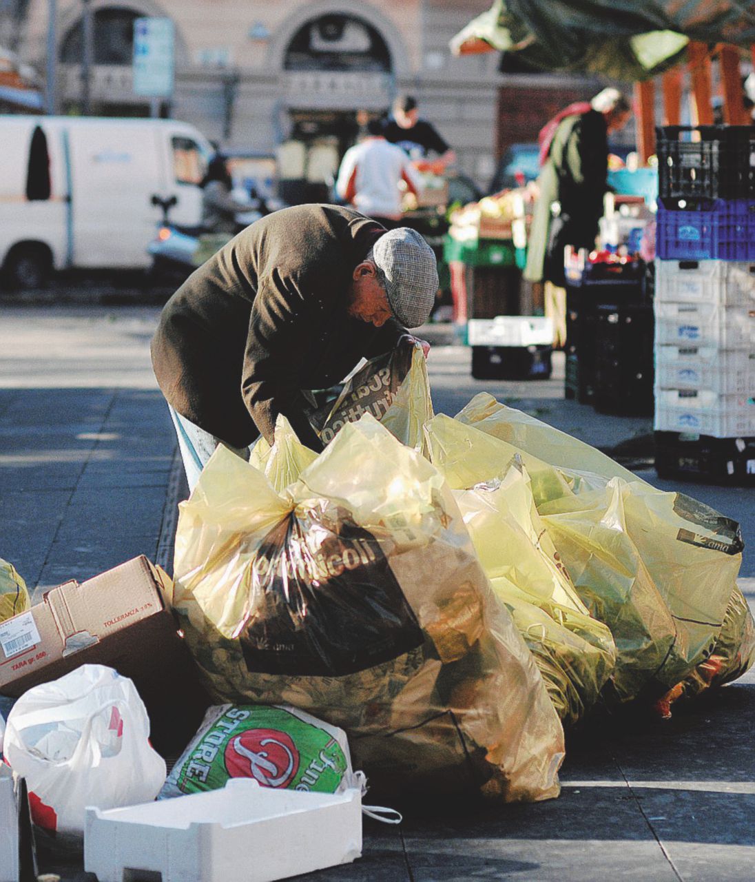 Un Paese piegato - Per l’Istat la situazione dei poveri è sempre più drammatica - Ansa Poveri, sanità, occupazione: per l’Istat siamo gli ultimi