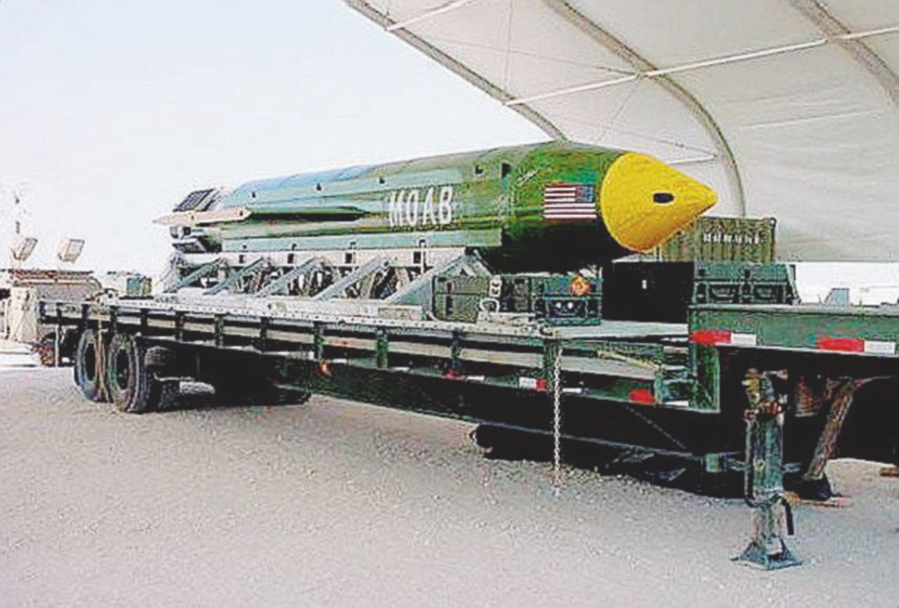 Saluti dallo zio Sam - Un esemplare di bomba Moab: nel 2009 aveva un costo di 14 milioni di dollari - Ansa Iraq 2003: “Attenti, abbiamo il taglia margherite”