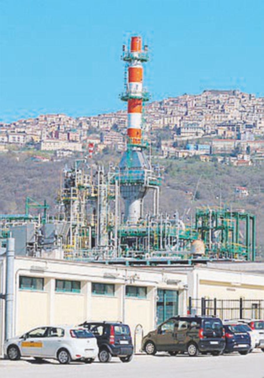 Eni, la Basilicata sospende l’attività del centro oli Eni, la Basilicata sospende l’attività del centro oli