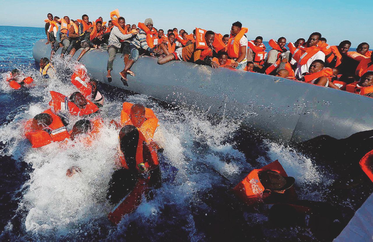 Gli sbarchi - Il fine settimana pasquale è stato un vero e proprio esodo di migranti - Reuters Mare calmo, nuovo esodo: “8500 salvati”. In azione le Ong sotto inchiesta a Catania