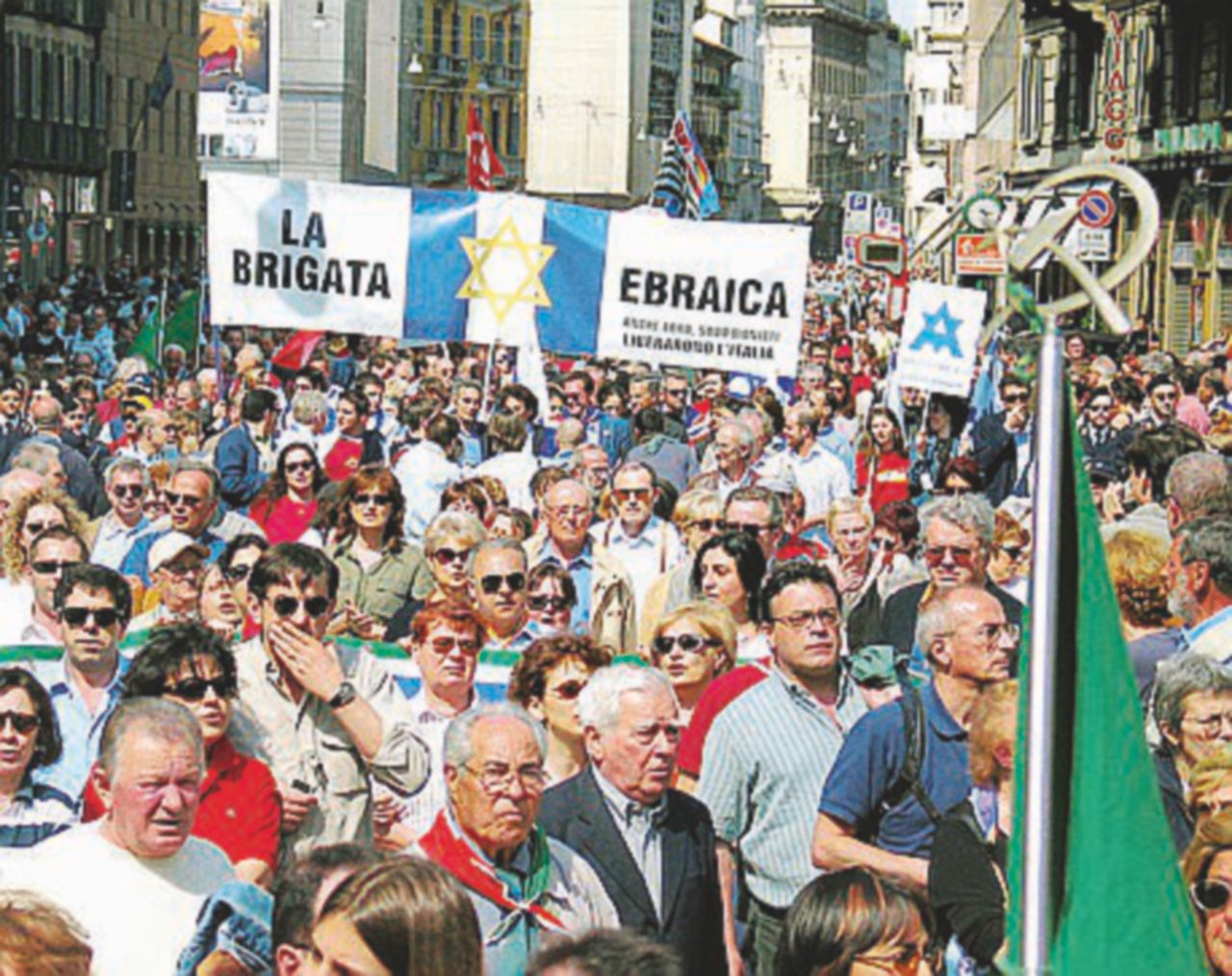 La manifestazione del 25 aprile La Brigata ebraica al 25 aprile nonostante i filopalestinesi. L’Anpi: “Isoleremo i provocatori”