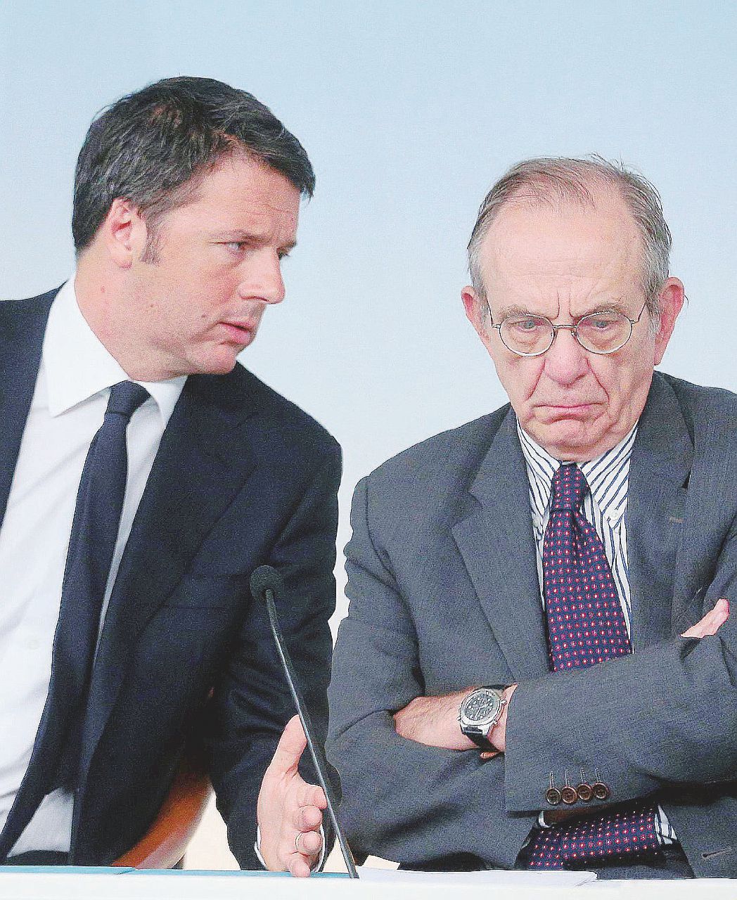 Matteo Renzi e Pier Carlo Padoan hanno vedute diverse sulla manovra - Ansa Iva, Renzi rottama Padoan e le sue promesse alla Ue