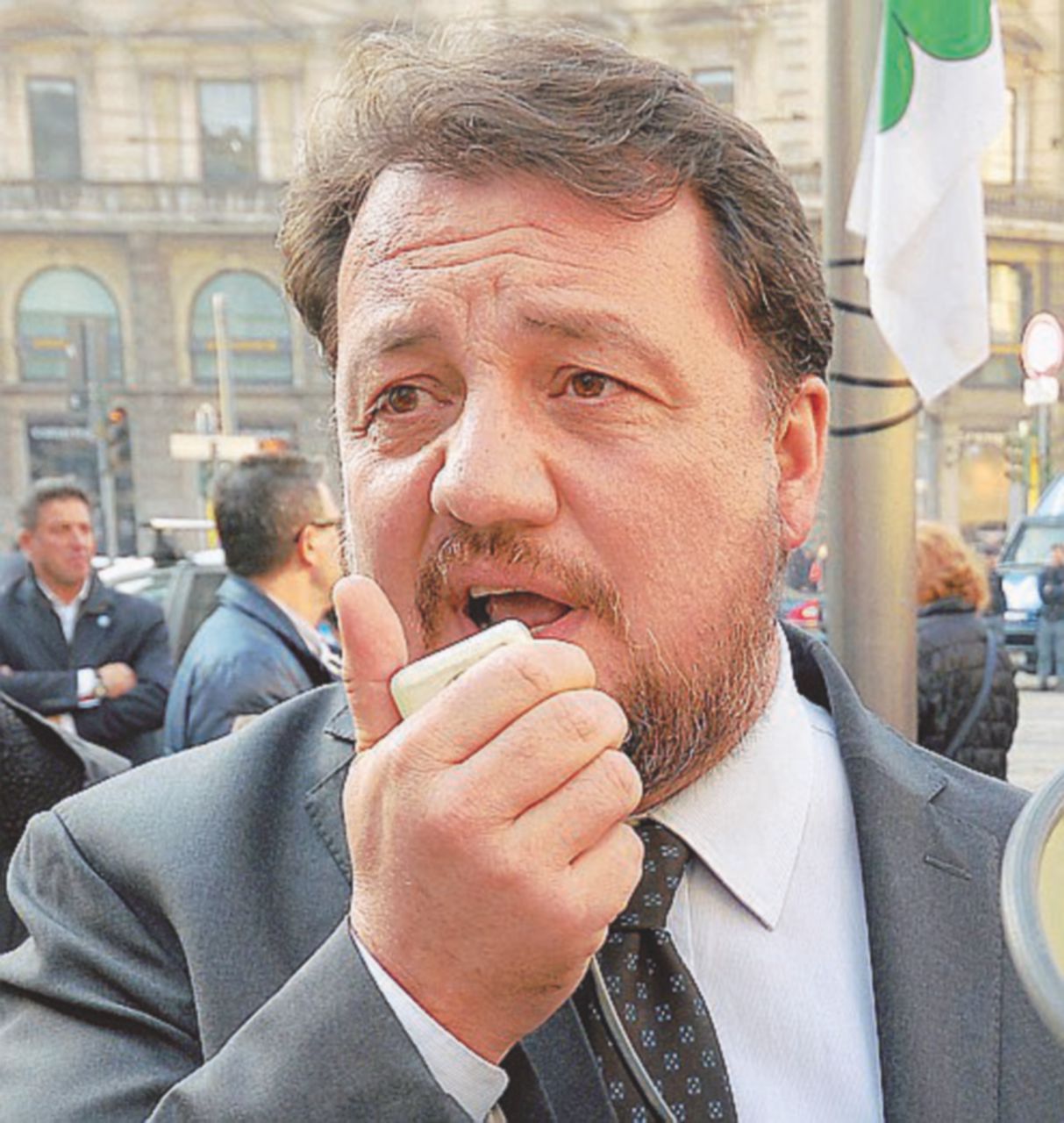 - Gianni Fava sfida Matteo Salvini Lo sfidante leghista va al contrattacco. “Dileggiati dai terroni, è colpa di Salvini”