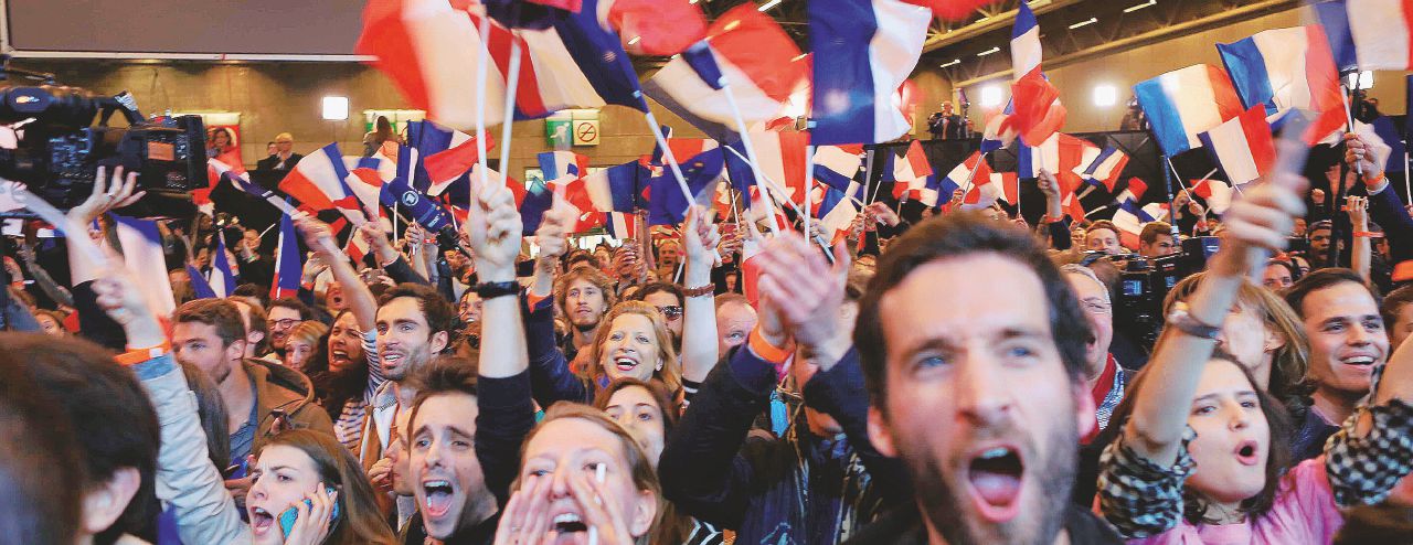 Onda Macron sul ballottaggio. Le Pen resta sola contro tutti Onda Macron sul ballottaggio. Le Pen resta sola contro tutti