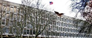 Copertina di Gran Bretagna, “terrorista” di tre mesi trattenuto in ambasciata Usa per un errore del nonno