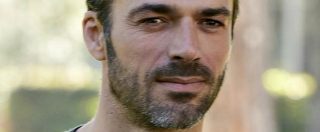 Copertina di Luca Argentero ospite del Fatto.it: “Politica dal basso del M5s? Bene, ma ci vuole preparazione. Non tutti possono governare”