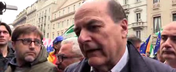 Copertina di Alitalia, Bersani: “Aver sabotato accordo con Air France e KLM è più grande delitto del secolo”