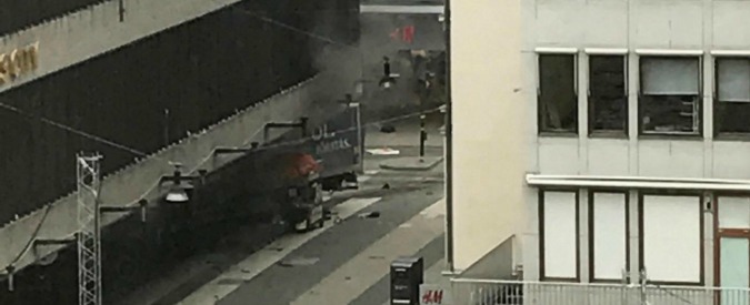 Attentato Stoccolma, camion e auto come armi: i precedenti da Nizza a Londra