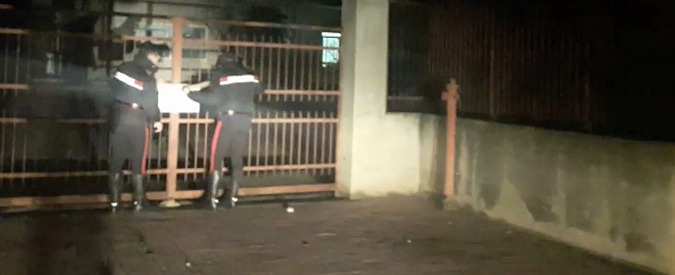 Copertina di ‘Ndrangheta, sequestrate due scuole pubbliche abusive a Locri. 15 arresti: “Agevolavano i clan”