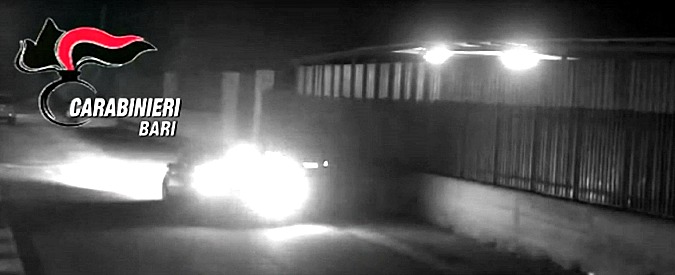 Copertina di Bari, si apparta in auto con l’amante: la moglie e il suocero organizzano una spedizione punitiva a colpi di pistola. Arrestati