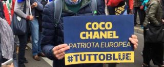 Copertina di “Coco Chanel patriota europea”, polemiche per il cartello del Pd nel corteo del 25 aprile: “Era una spia nazista”