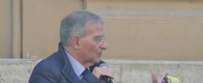 Copertina di Roma, alla manifestazione della Brigata Ebraica Cicchitto promuove la Raggi: “Ministro”