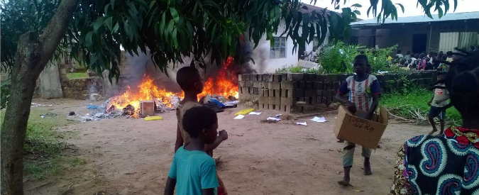 Copertina di Congo, scontri tra esercito e miliziani: l’orrore delle uccisioni di massa nella regione Kasai. Testimonianze e immagini