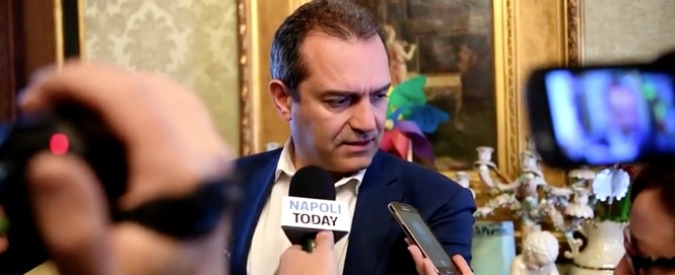 Copertina di Napoli, De Magistris rilancia l’orgoglio meridionale: “Il primo maggio arriva il concertone Terroni Uniti”